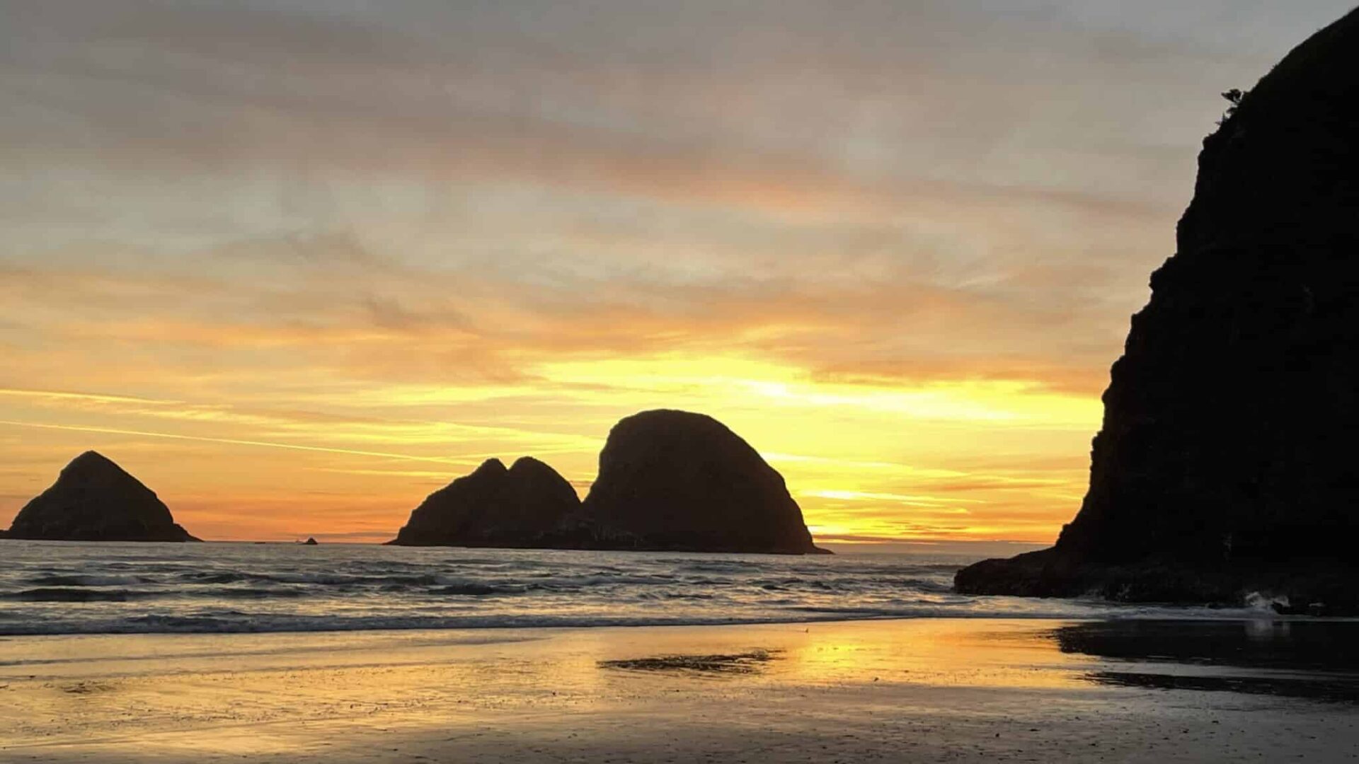 A spectacular Sunset from Tunnel Beach in Oceanside Oregon