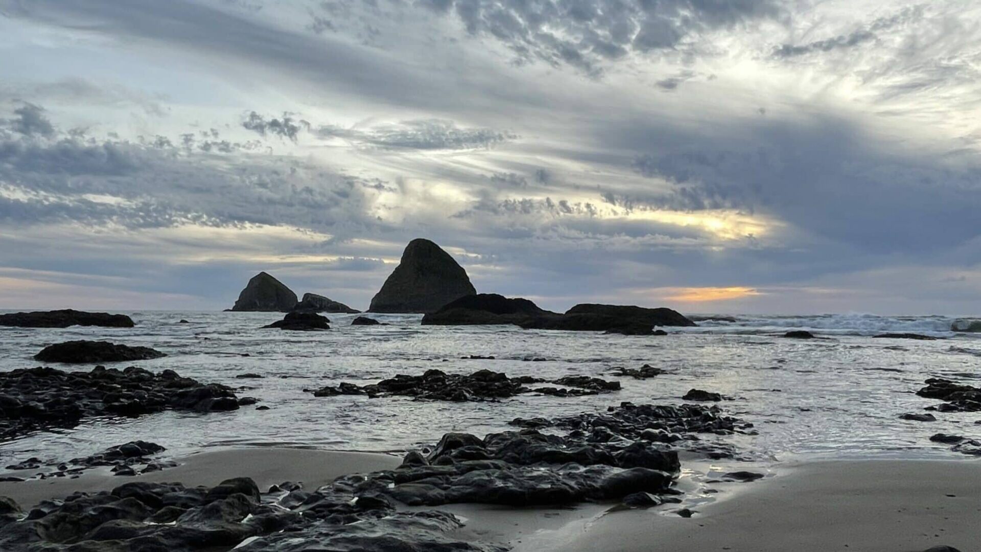 A beautiful blue sunset on the rocky Oregon Coast