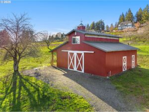 Big Red Franziska Barn