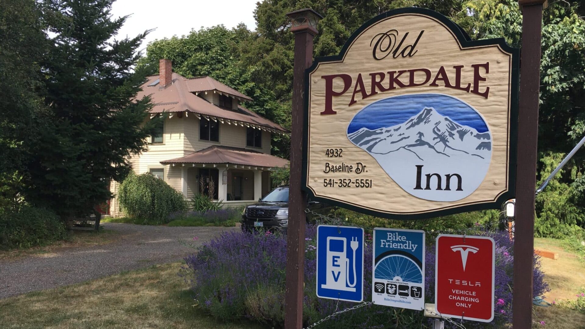 Old Parkdale Inn sign with Old Parkdale Inn background