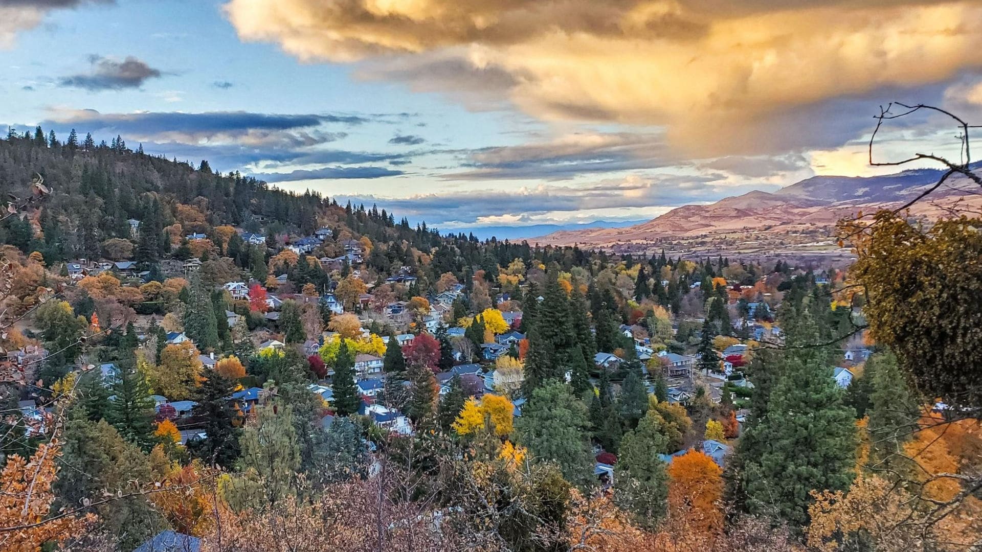 Late fall in the mountains of the city of Ashland in Oregon