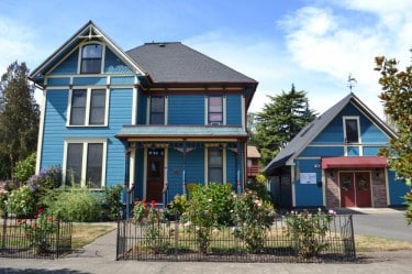 MaMere's Guest House, a bike friendly blue bed and breakfast in the heart of the Willamette Valley