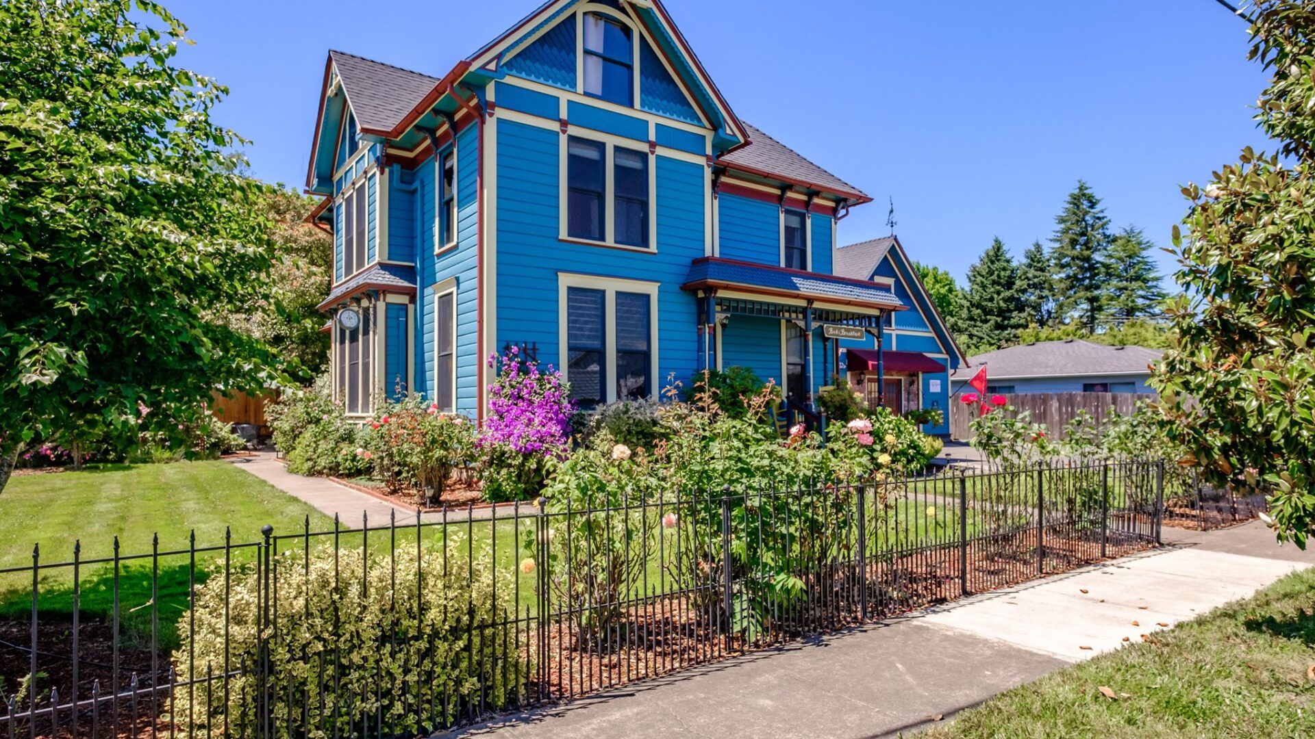 MaMere's Guest House in Monmouth Oregon