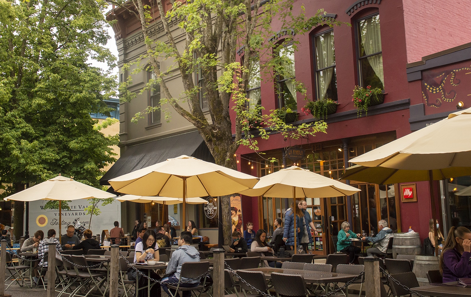 Fine dining al fresco in McMinnville