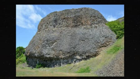Image of a massive basalt rock formation shaped like a Mushroom