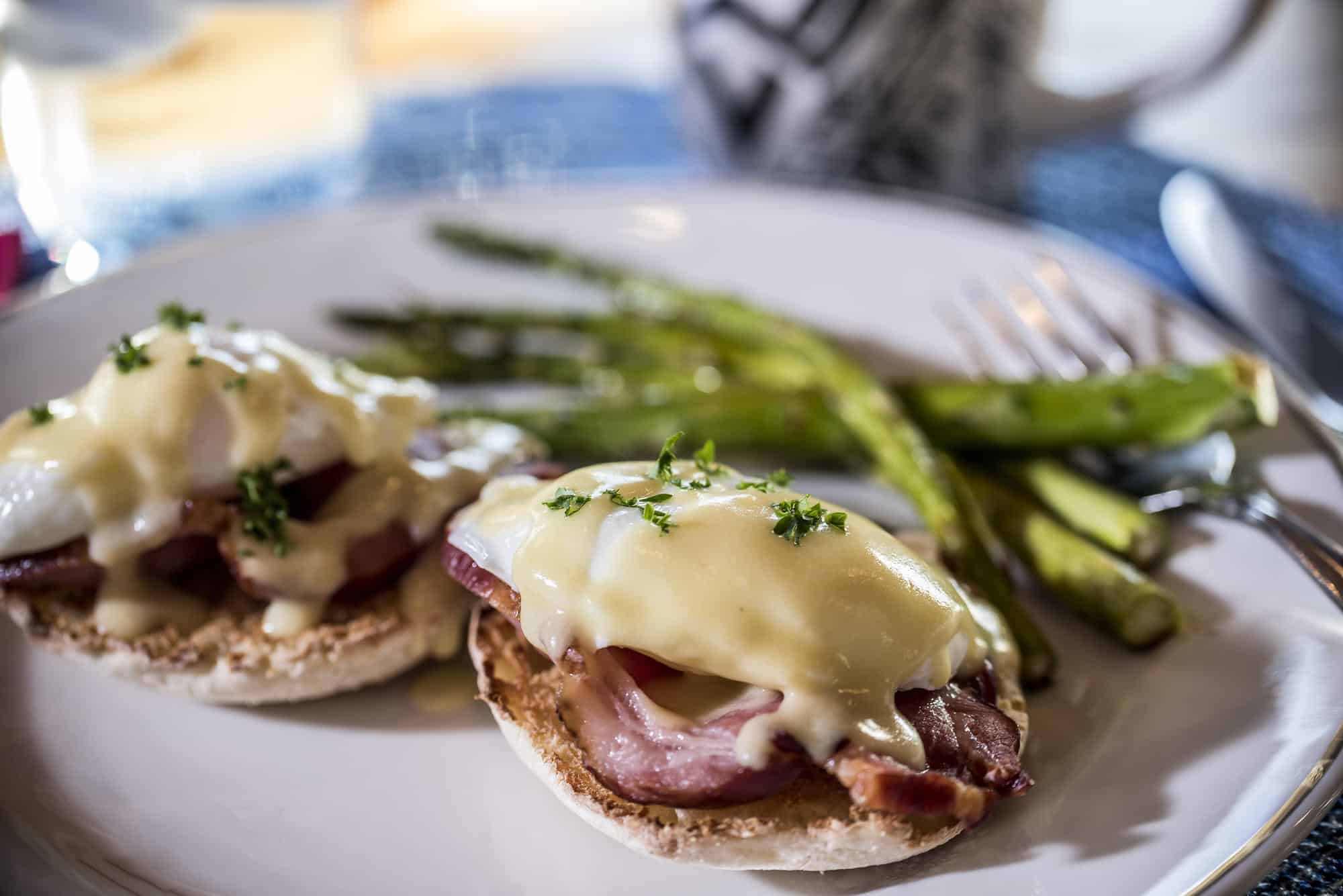 Willamette Valley Inn eggs Benedict with asparagus 