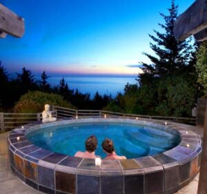 WildSpring Guest Habitat outdoor spa overlooking the Pacific Ocean